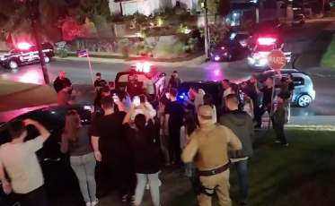 Assista ao momento em que a menina sequestrada é entregue à família em Criciúma (VÍDEO)