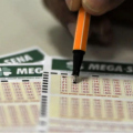 Concurso 3017 da Mega-Sena: veja os números sorteados nesta quinta-feira (11)