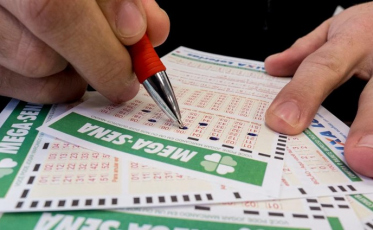 Mega-Sena pode pagar R$ 12 milhões neste sábado