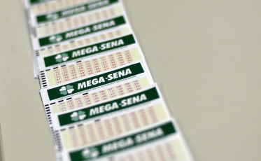 Mega-sena acumula mais uma vez