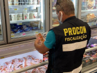 Procon apreende 77 quilos de alimentos estragados em supermercado