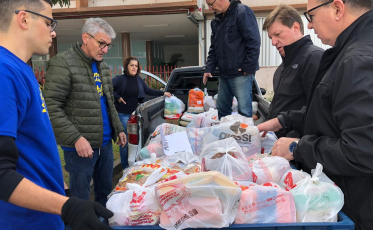 Mercado Solidário acontece neste sábado