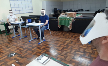 Mesários equipados para as eleições