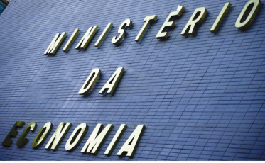 Equipe econômica pede que Bolsonaro vete prorrogação de entrega de IR