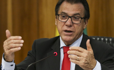 Adelor e Maga discutem questões nacionais com o Ministro do Trabalho