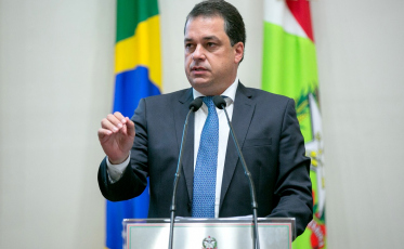 Deputado quer reunir dirigentes de futebol e o governador