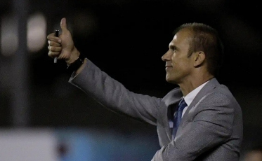 Milton Mendes assume Retrô na Série C