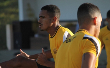  Miquéias pode ganhar a vaga no meio-campo contra o Ituano