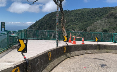 Placa se solta e turista cai de mirante na Serra