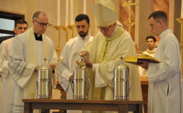 Santos Óleos são abençoados na Catedral São José