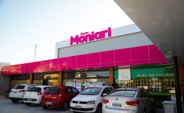 Super Moniari abre as portas em Laguna e leva o DNA de loja de vizinhança à cidade