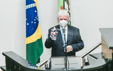 Depois da festa, Mdb entra em conflito