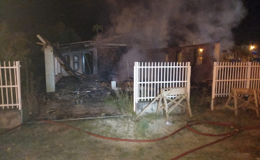 Casa de alvenaria pega fogo em Morro da Fumaça