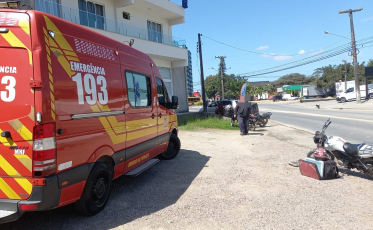 Ciclista fica ferida após ser atingida por motocicleta em Morro da Fumaça