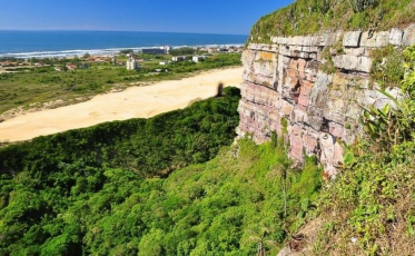 Justiça condena réus que jogaram venezuelano de penhasco de 80 metros durante latrocínio em SC