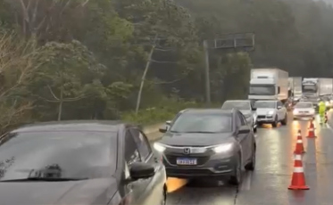 Morro dos Cavalos é totalmente liberado após tombamento de carreta