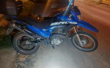 Dois adolescentes são detidos após furtarem uma moto em Criciúma