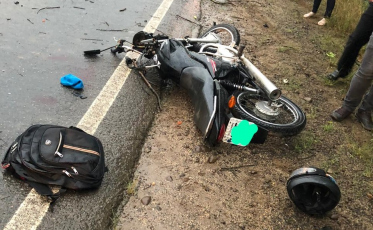 Motociclista sofre com fraturas após acidente em Meleiro