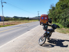 Motociclista fica ferido após colidir contra caminhão em Sangão