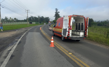 Criciúma: Motociclista fica ferido ao colidir em uma vaca