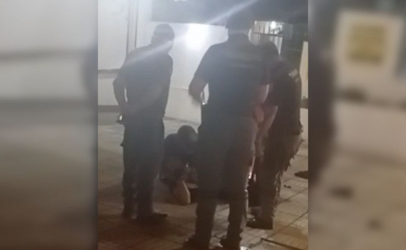 Agentes de trânsito são afastados após denúncia de agressão em Criciúma; veja o vídeo