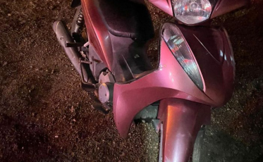 Motorista é encaminhada ao hospital após sofrer uma queda da motocicleta