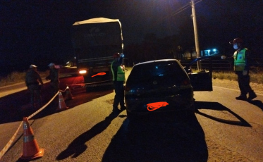 Cocal do Sul: motorista morre após colidir carro em caminhão