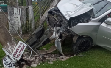 SC-108: motorista fica ferida após colidir contra poste em Urussanga