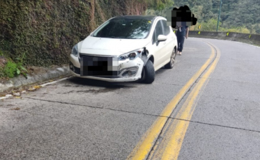 SC-390: motorista colide contra mureta de proteção na Serra do Rio do Rastro