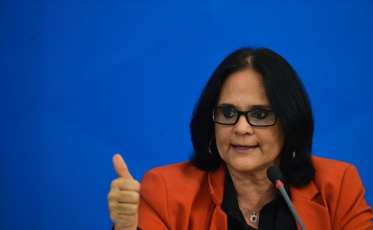 Denúncias de violência contra a mulher cresceram 9%, diz ministra