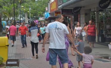 Horário de Natal começa sábado nas lojas de Criciúma