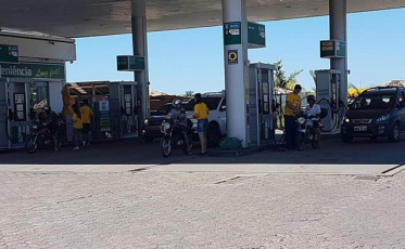 Guloseimas, brinquedos e diversão para crianças carentes