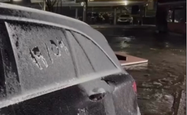 Frio chega com chuva congelada e neve na Serra catarinense (VÍDEOS)