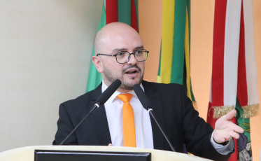 Nícola Martins comemora promulgação das leis do QR Code e do Mototáxi