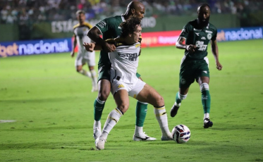 Liderança em jogo: Criciúma busca recuperação na Série B contra o invicto Goiás