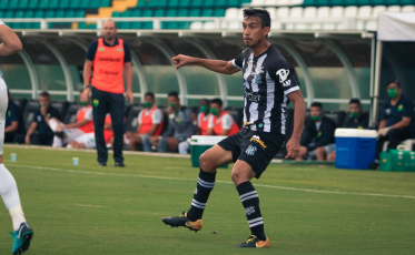 Figueirense perde mais um jogador para rival catarinense