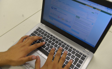 Autônomos e trabalhadores rurais devem se cadastrar no site da Receita