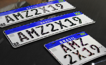 Vai ficar mais caro ter a nova placa nos carros