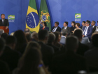 Novos ministros tomam posse no Palácio do Planalto