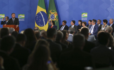 Novos ministros tomam posse no Palácio do Planalto