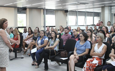 Salvaro empossa novos professores da rede municipal de ensino