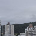 Segunda começa com chuva fraca e frio no Sul, mas tempo abre durante a semana