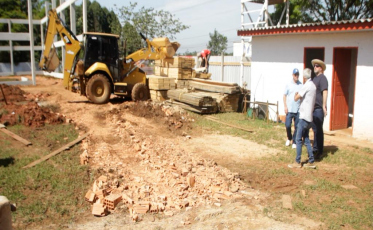 Comissão da Câmara de Criciúma vistoria andamento de obras na cidade