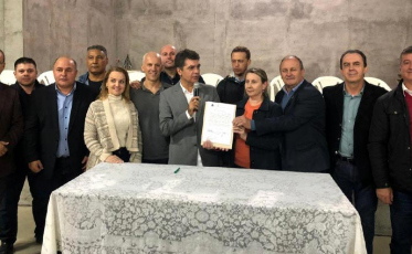 Bairros Recanto Verde, Fábio Silva e Anita Garibaldi vão receber pavimentações