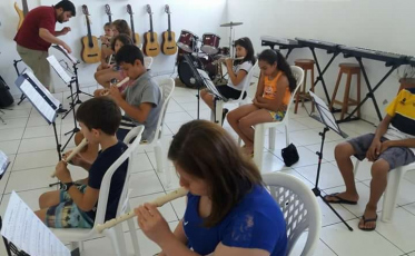 Forquilhinha oferece oficinas de música, dança e idiomas