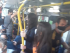 Desrespeito total: em Criciúma ônibus circulam lotados em plena pandemia (FOTOS)