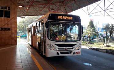 Apreensão judicial tira 20 ônibus de circulação e afeta 15 linhas em Criciúma