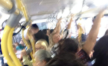 Ônibus lotado não atrai passageiros