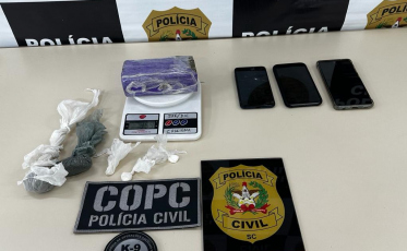Quatro mandados de busca e apreensão contra o tráfico de drogas são cumpridos em Criciúma 