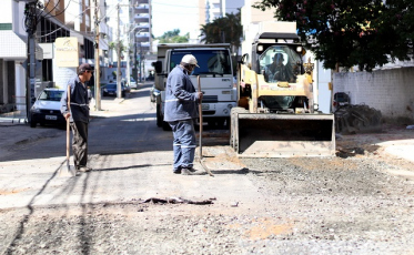 Operação tapa-buracos contempla mais de 60 ruas em Criciúma